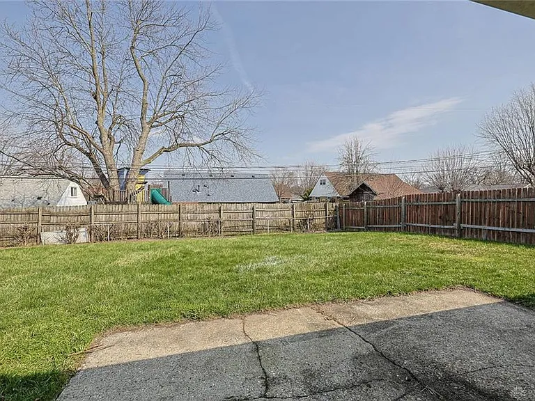 5595 Shady Oak St — Photo 14