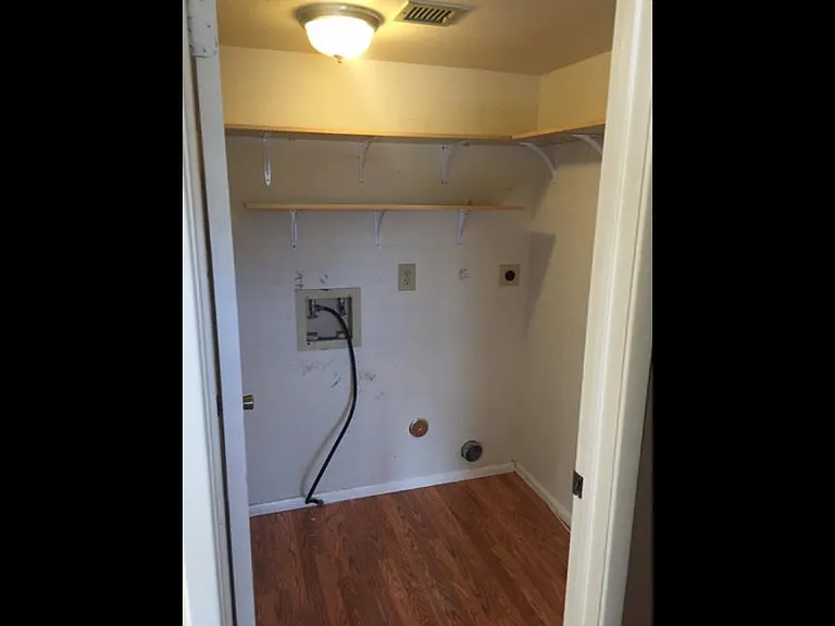 909 E Lodge Dr — Photo 12
