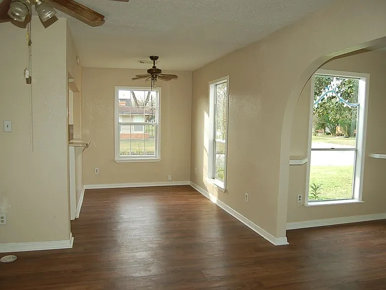 7304 Kinney St — Photo 7