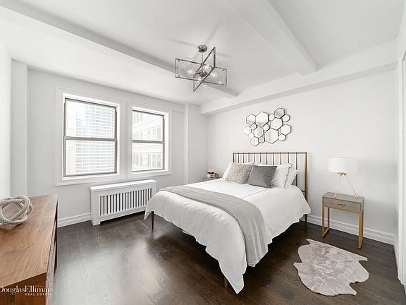 4th image of 315 E 43rd St #812