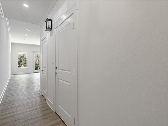 5th image of 825 Village Gate Cir