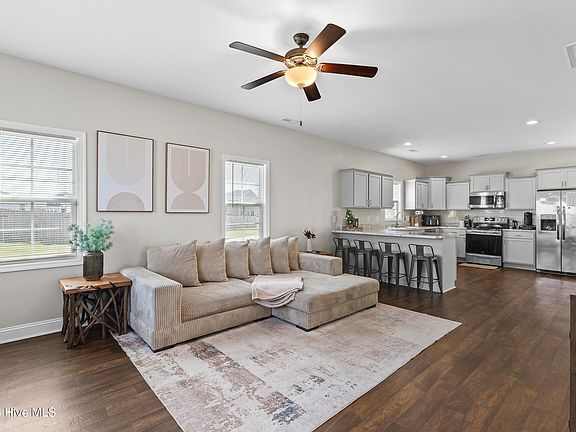 3rd image of 304 Maidstone Drive