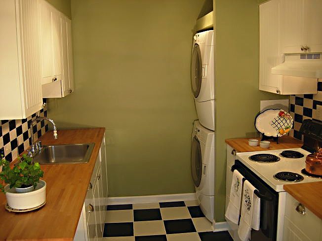 2nd image of 102 Forest Ct APT 4