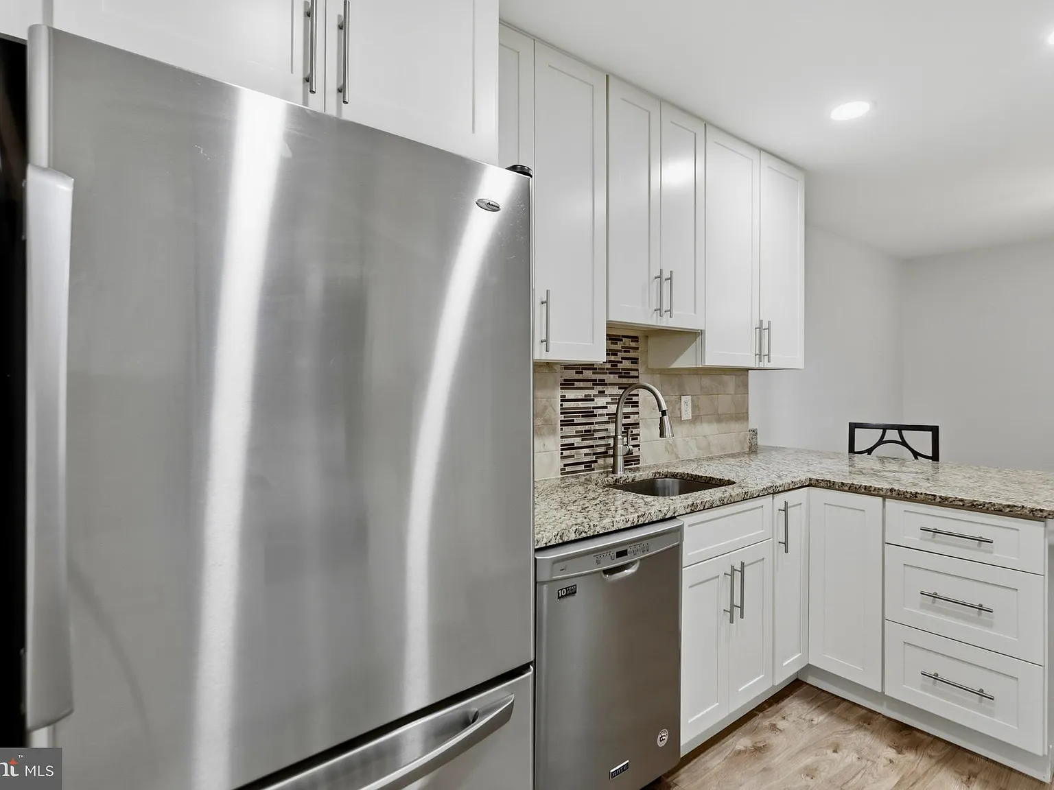 3 bed, 3.5 bath, 2218 sqft, $3,300 — Photo 4