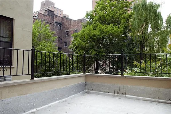 Rented by Sir Realty | media 104