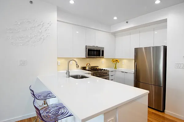 Sold by Brooklyn Bridge | media 24