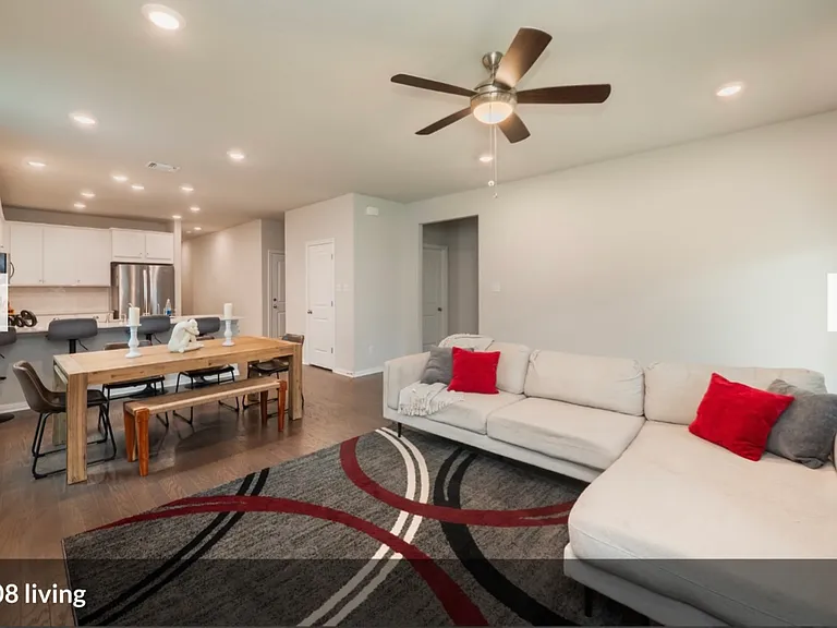 111 Lyrebird Ln — Photo 1