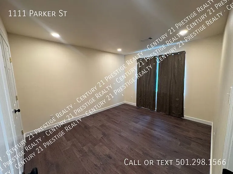 1111 Parker St — Photo 9
