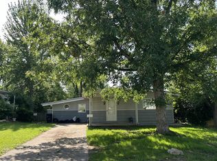 409 8th St, Warrensburg, MO 64093