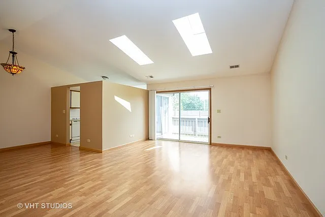 1517 Commodore Ct #6 — Photo 3