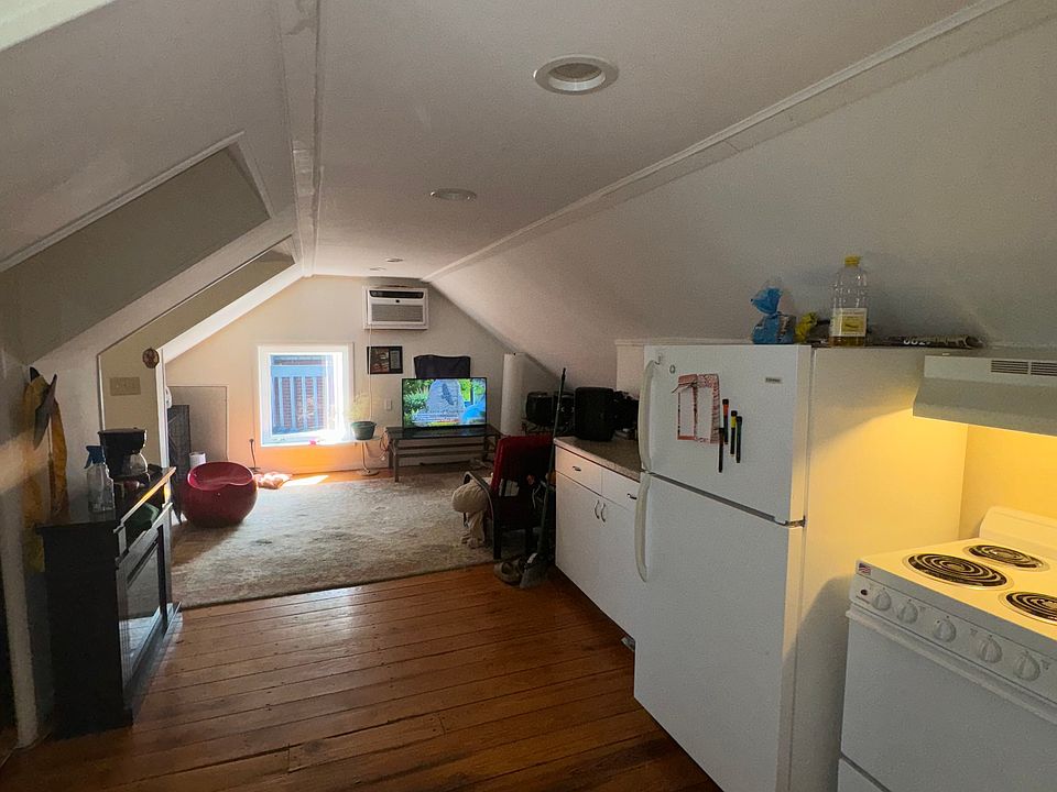 studio view w/kitchen