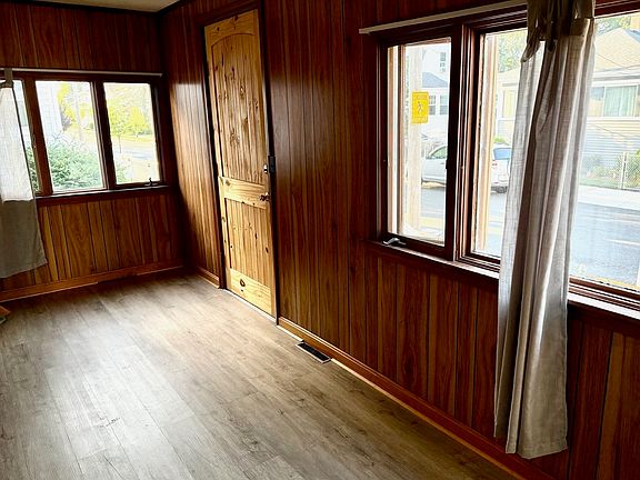 3rd image of 49 Thornton St