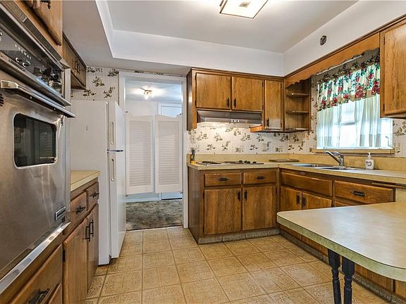 5th image of 4114 Brandeis Ave