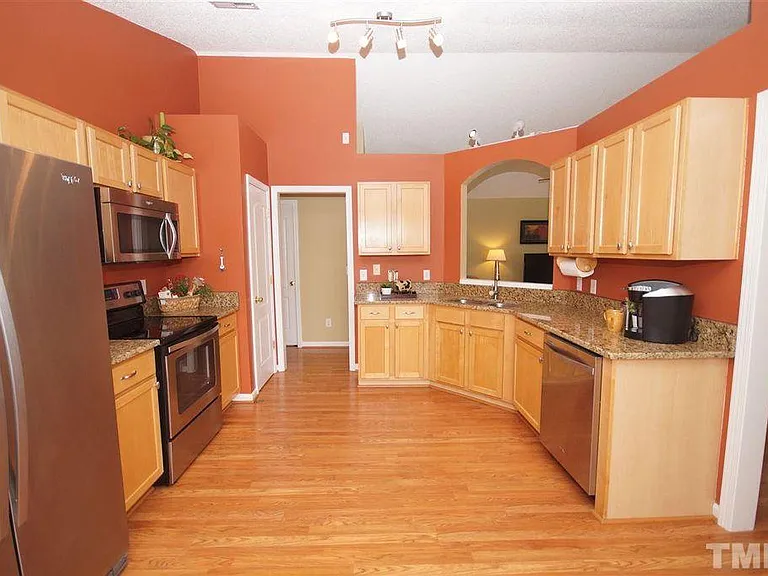 6901 Dawnalia Ct — Photo 12