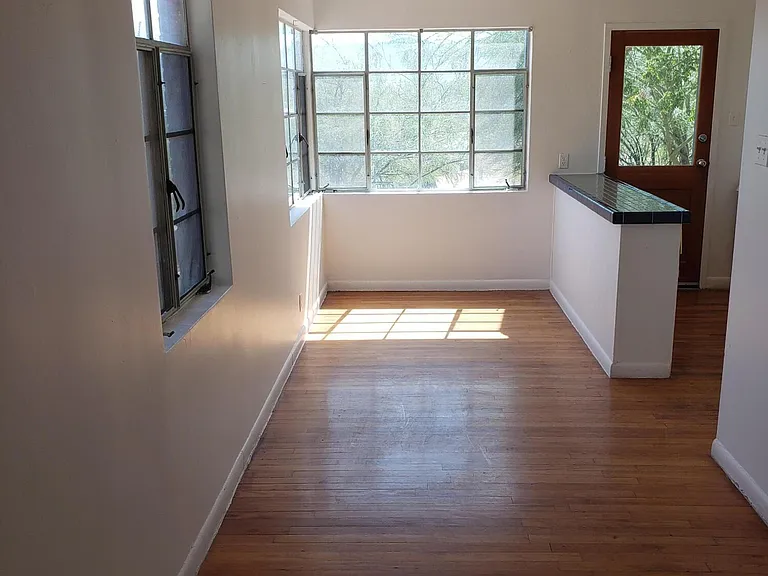900 W Yandell Dr — Photo 17
