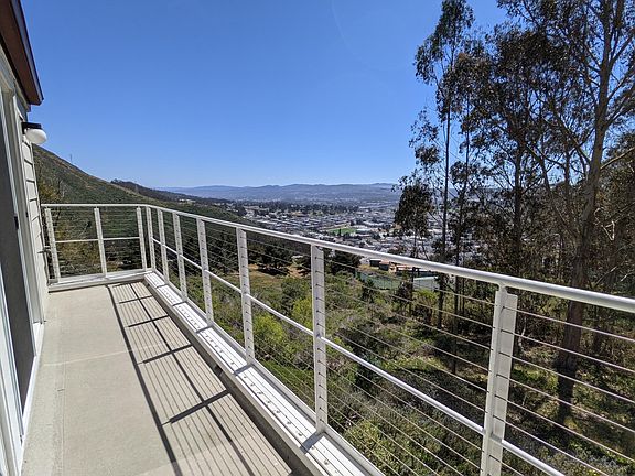 4th image of 535 Mountain View Dr APT 4