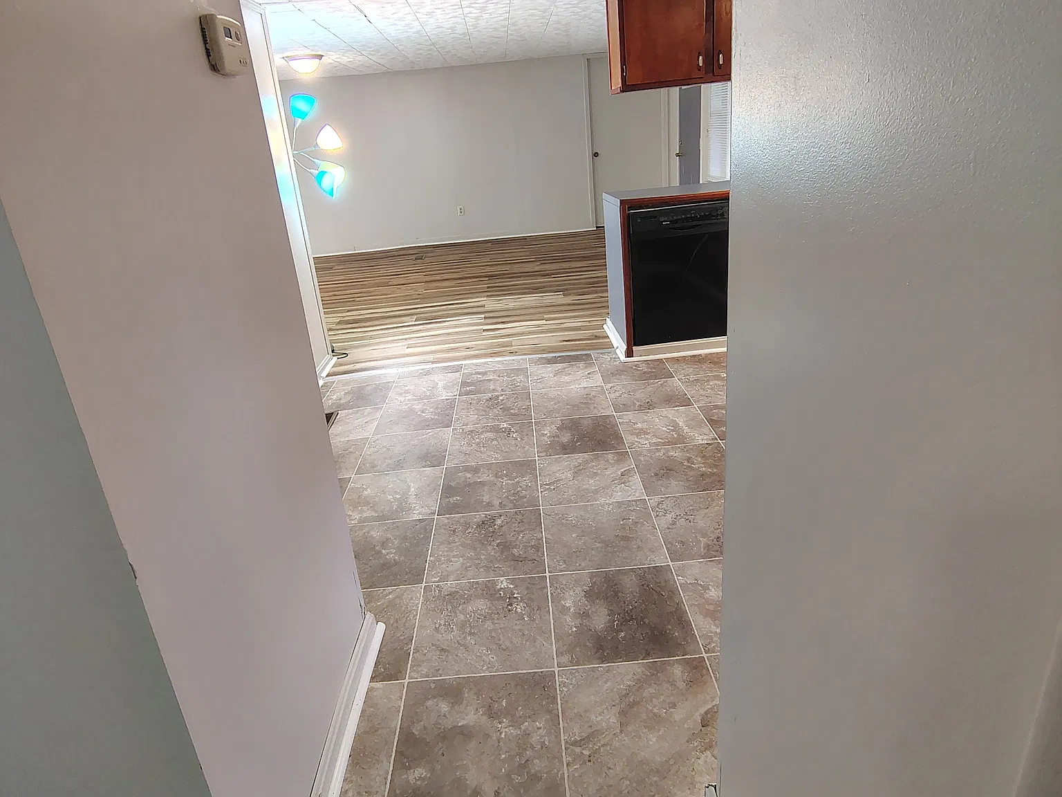 3 bed, 1050 sqft, $1,000 — Photo 4