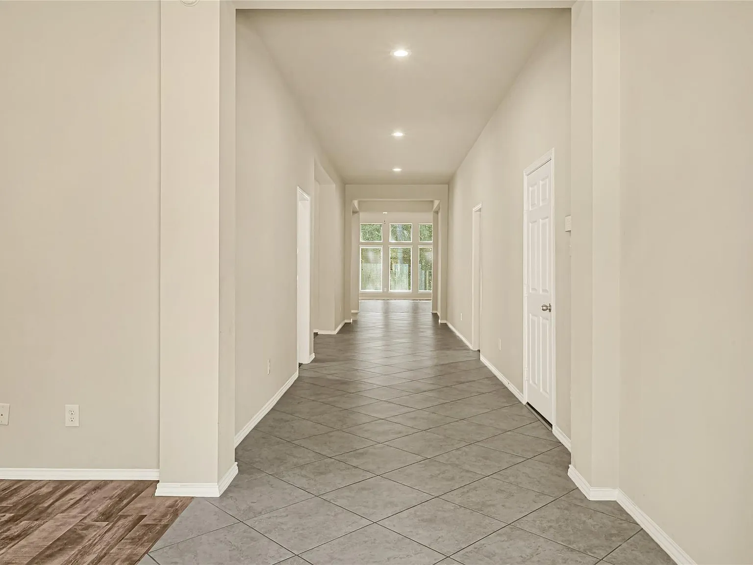 4 bed, 3.0 bath, 2957 sqft, $3,000 — Photo 3