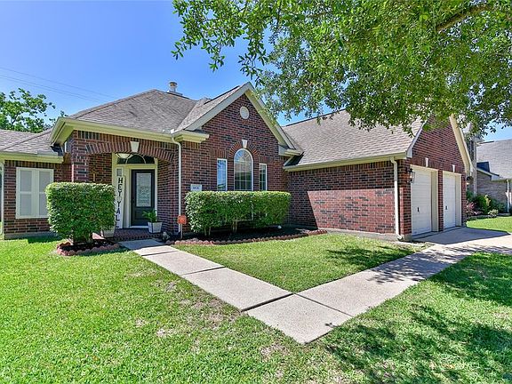 3rd image of 1831 Pinewood Court Dr