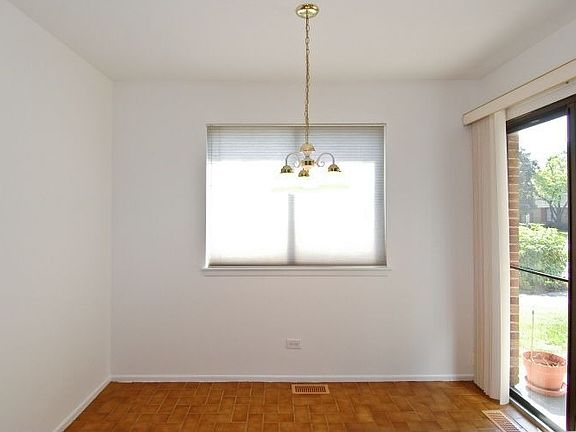 5th image of 327 Wildberry Ct