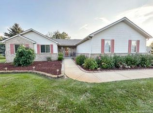 1893 Park Ridge Ct, Howell, MI 48843