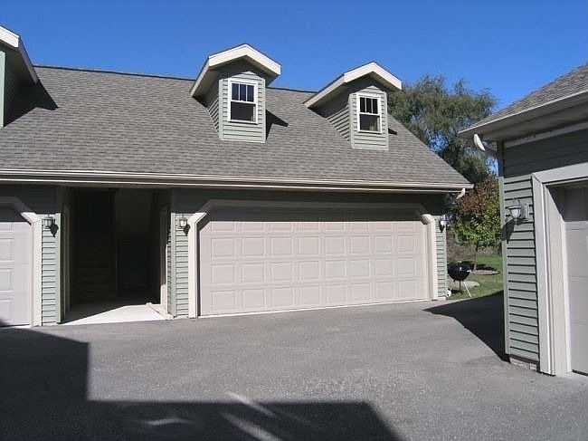 2nd image of 1042 Stonehaven Dr
