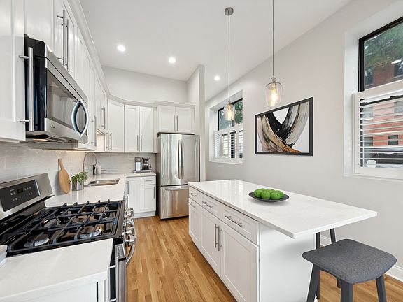 5th image of 2329 N Oakley Ave APT 1W