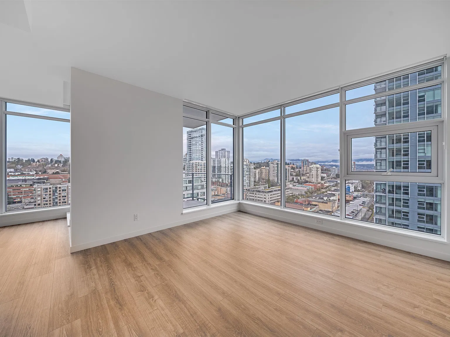 680 Quayside Dr — Photo 4