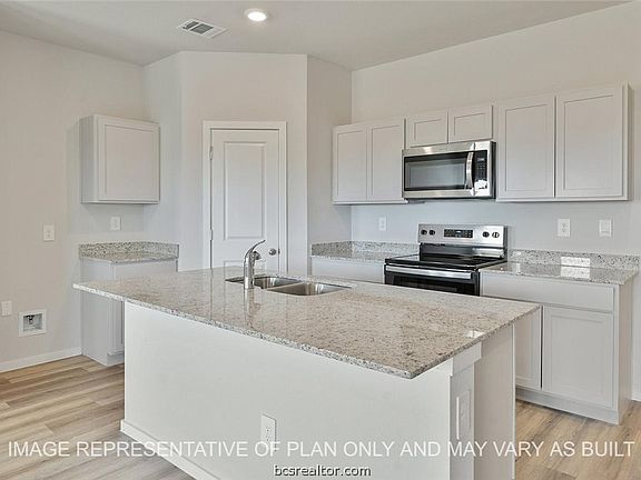 2nd image of 5535 Harriet St