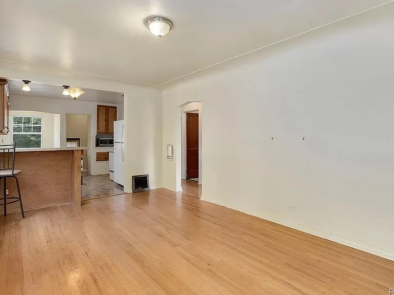 3308 N Newton St — Photo 3