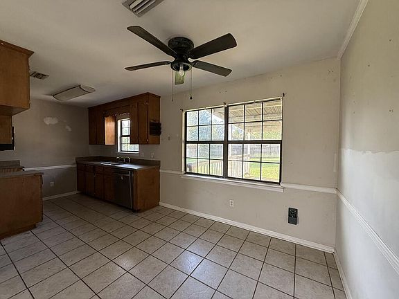 3rd image of 204 Begonia Dr