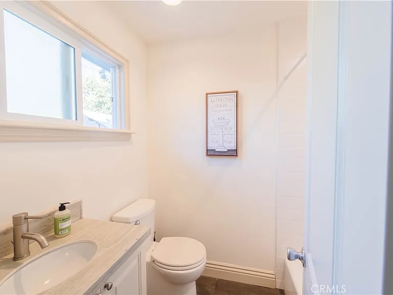 1275 W 23rd St — Photo 21