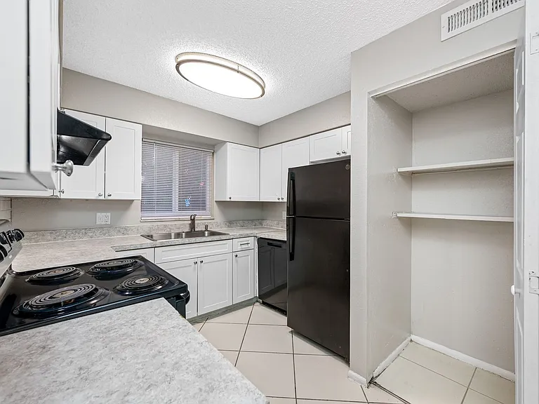KC Flats Apartments — Photo 65