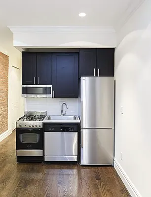 Rented by Avenues Real Estate | media 3