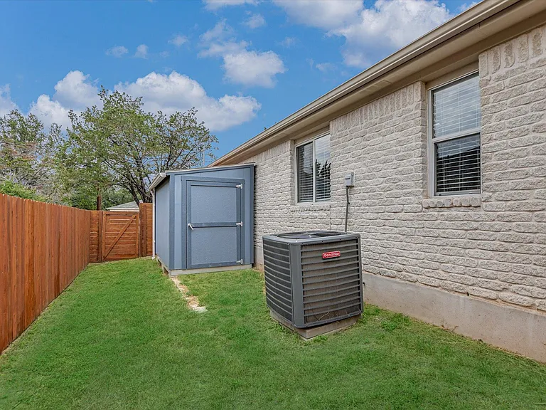 20601 Camel Back St — Photo 27