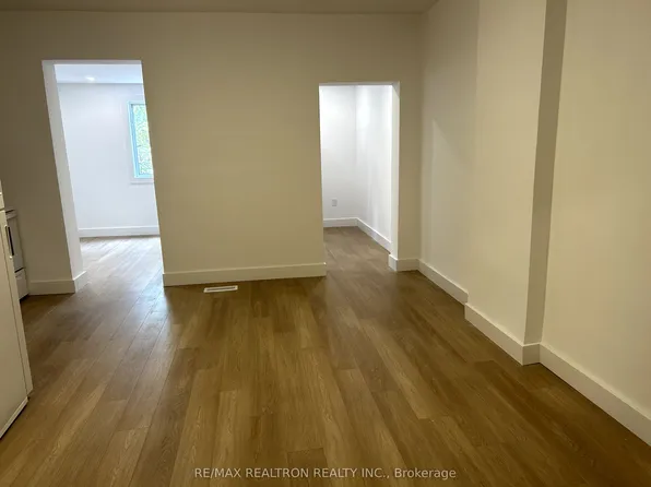 1293 Gerrard St E #1, Toronto, ON M4L 1Y8