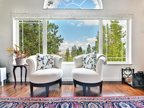 932 Morton St, Ashland, OR 97520