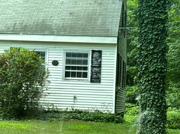 30 Mallett Dr, Topsham, ME 04086