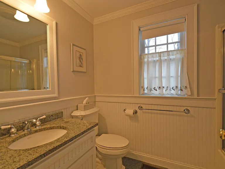 722 Kings Hwy — Photo 9