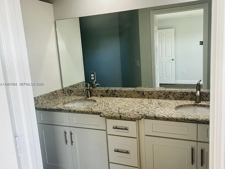 634 Royce Rd — Photo 15