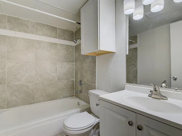 Moser Gardens Apartments — Photo 15