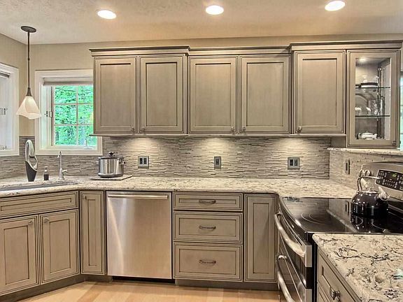 3rd image of 9438 Westwood Dr