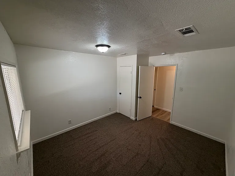 823 Menlo Ave — Photo 10