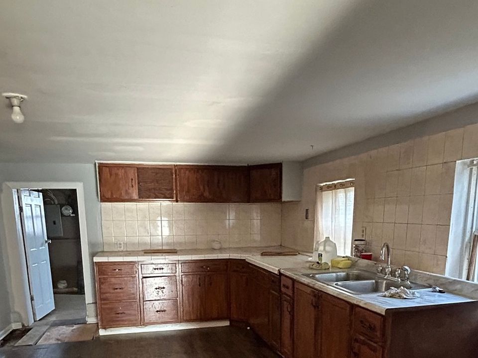 2nd image of 3031 S Millard Ave