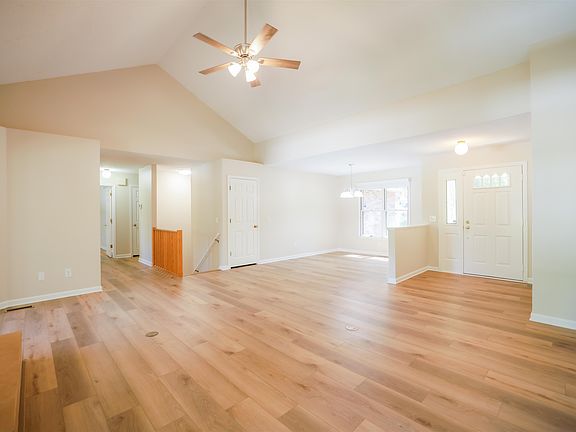 4th image of 2312 E Linden Hill Dr