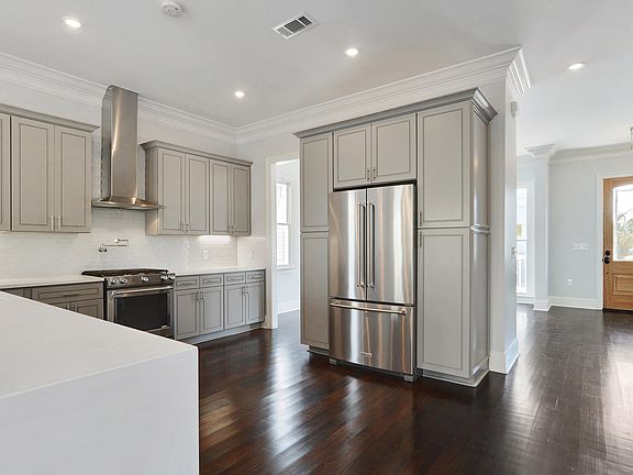 4th image of 2627 Saint Thomas St