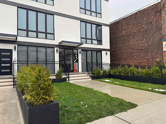 2nd image of 330 Washington Ave #2R