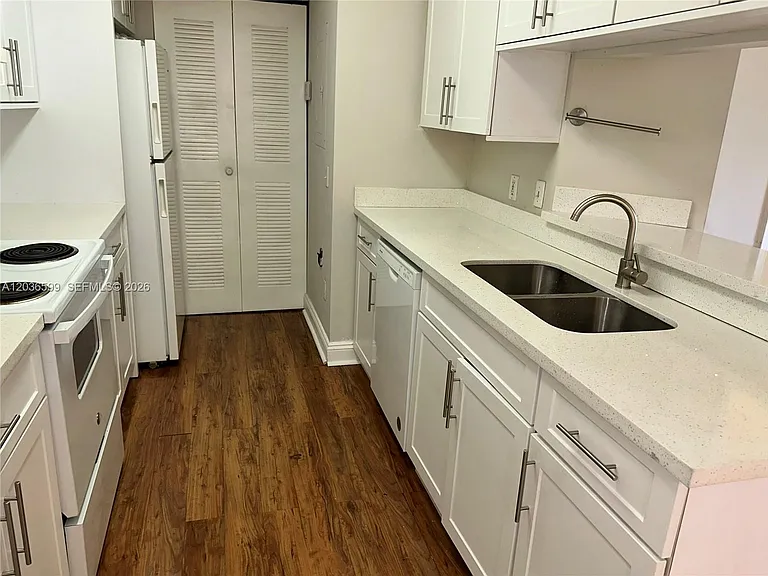 460 S Park Rd #6203 — Photo 5