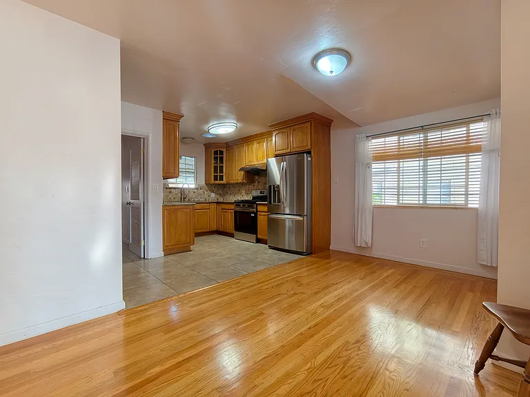 2056 Bancroft Ave — Photo 7