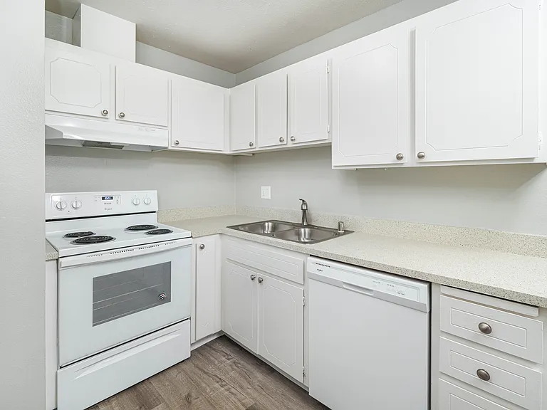 Crestview North Apartments — Photo 1